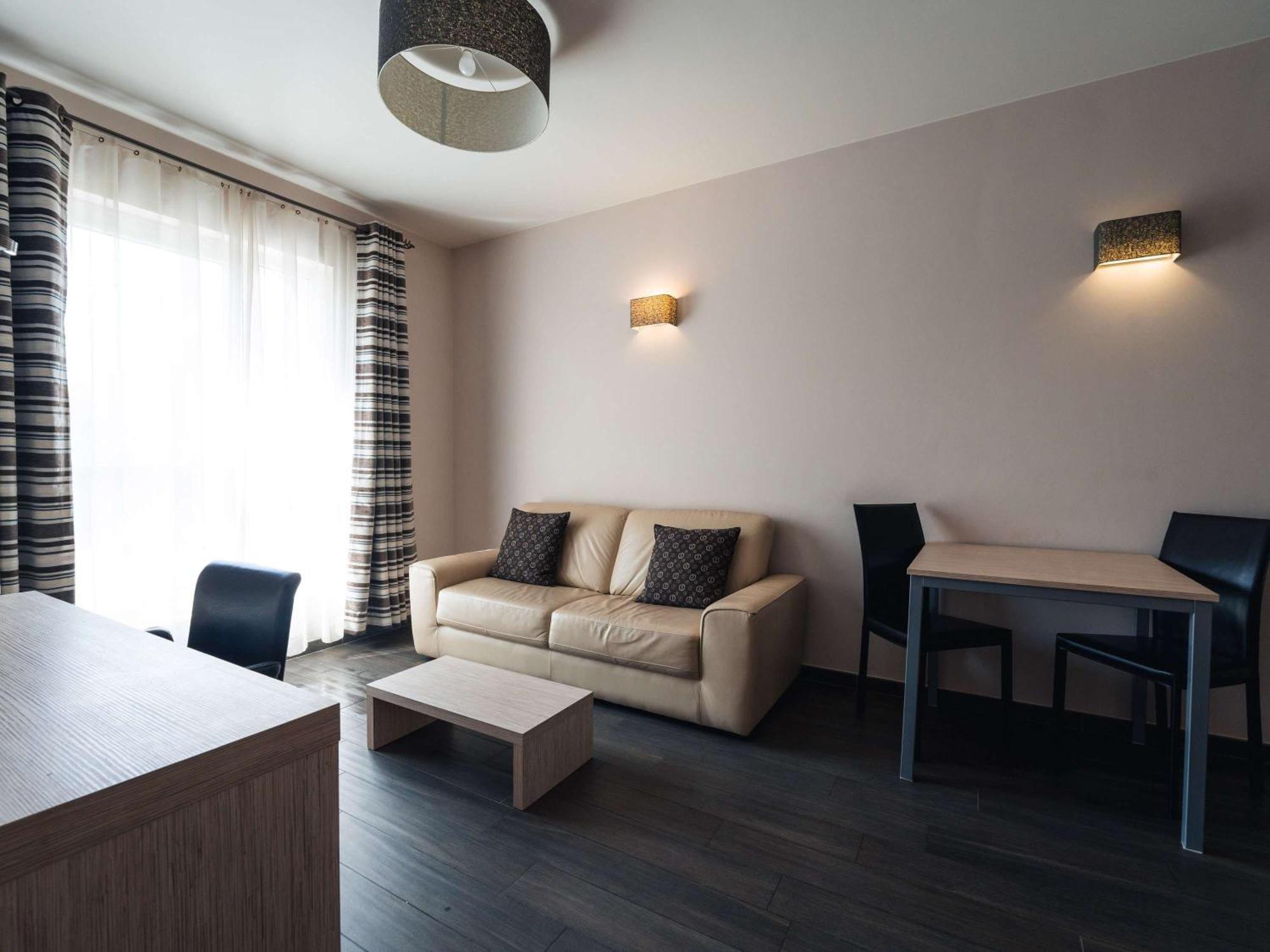 Ibis Styles Charleroi Airport Aero 44 Exterior foto